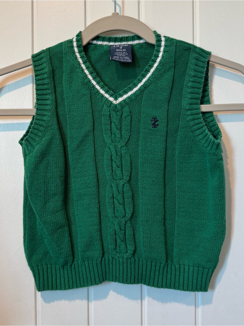 Izod Green Cable Knit V-Neck Sweater Vest with White Trim